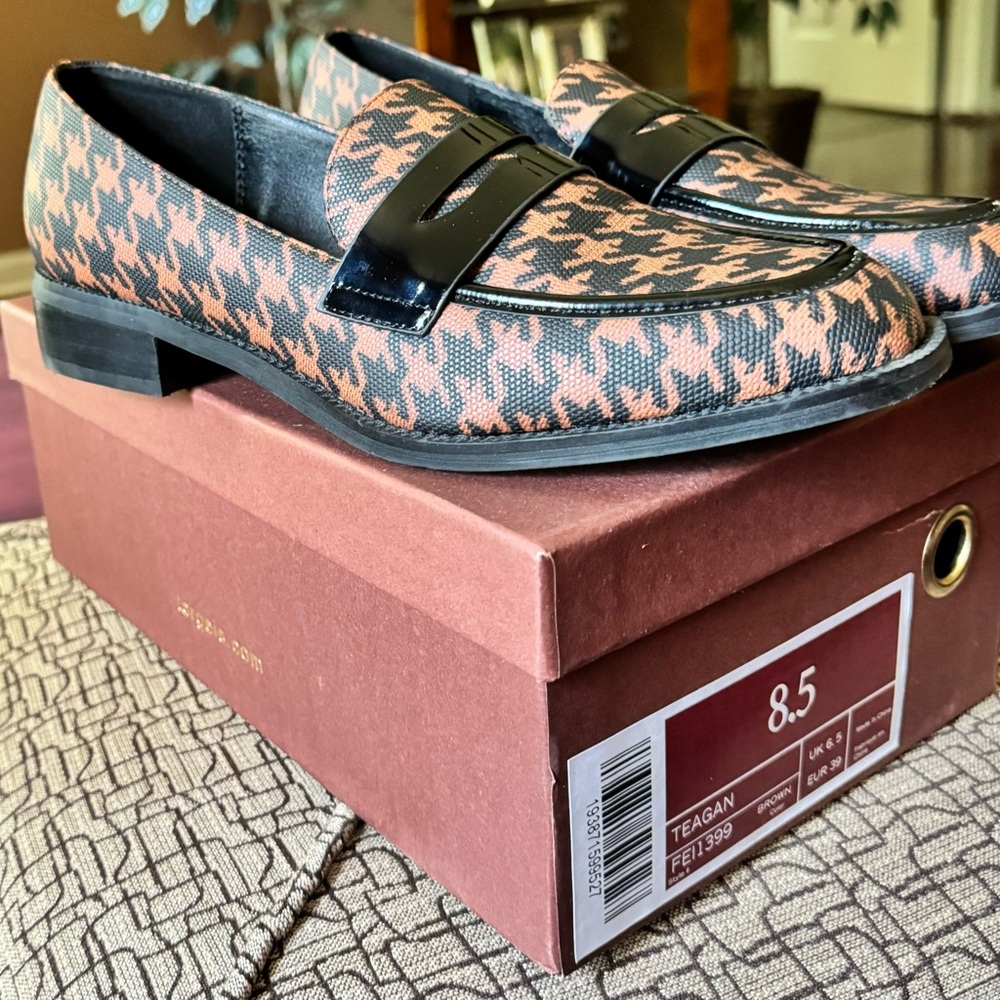 Women’s loafers - Torgeis size 8.5 Like New
